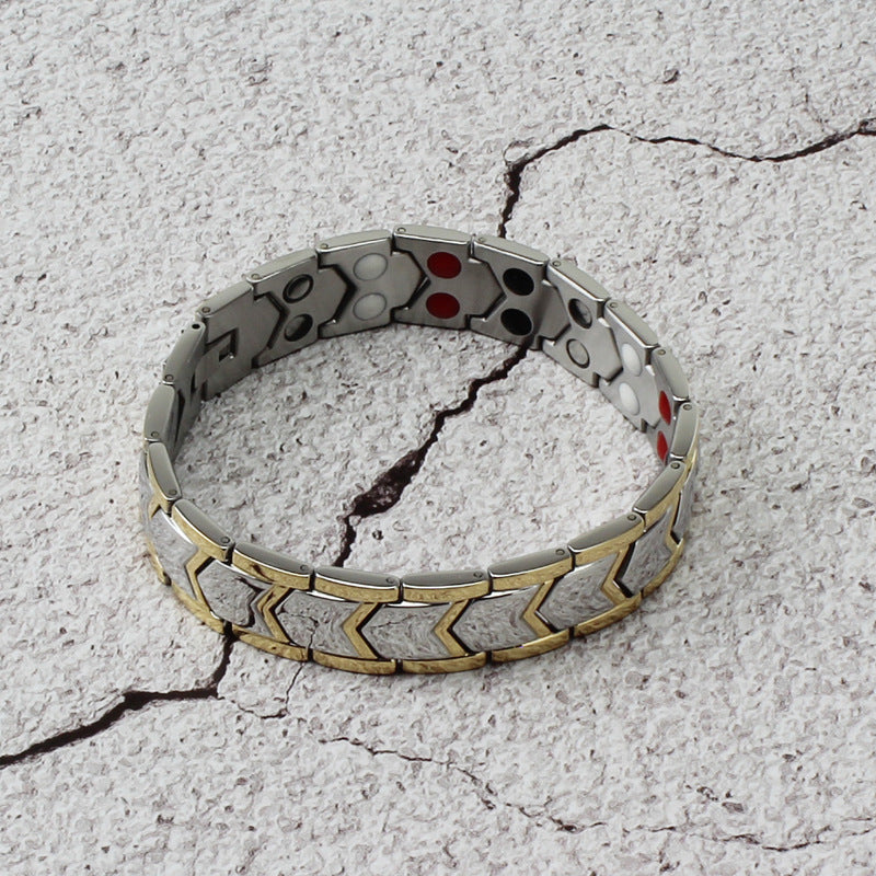 Gold double row magnet bracelet magnetic clasp detail
