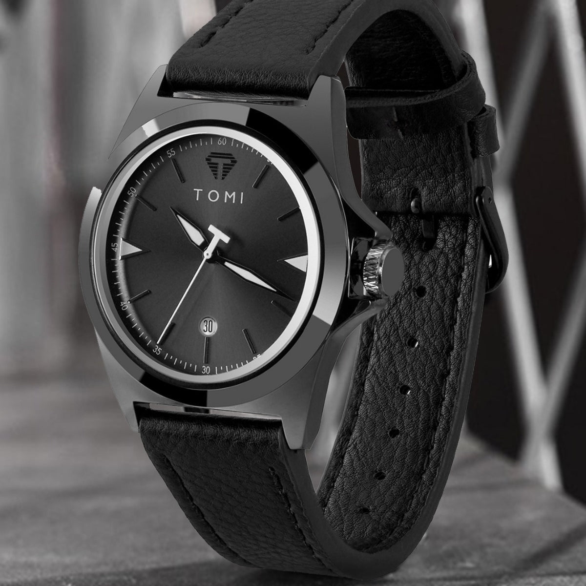 Waterproof leather strap quartz mens watch on wrist
