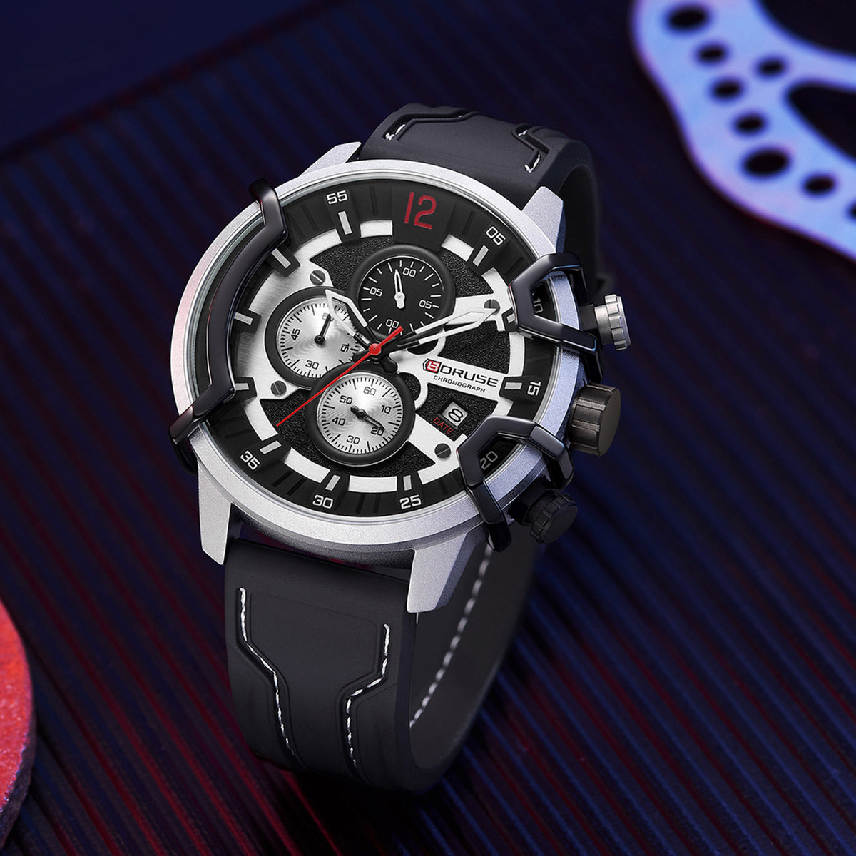 Multifunctional waterproof mens luminous quartz watch luminous dial detail