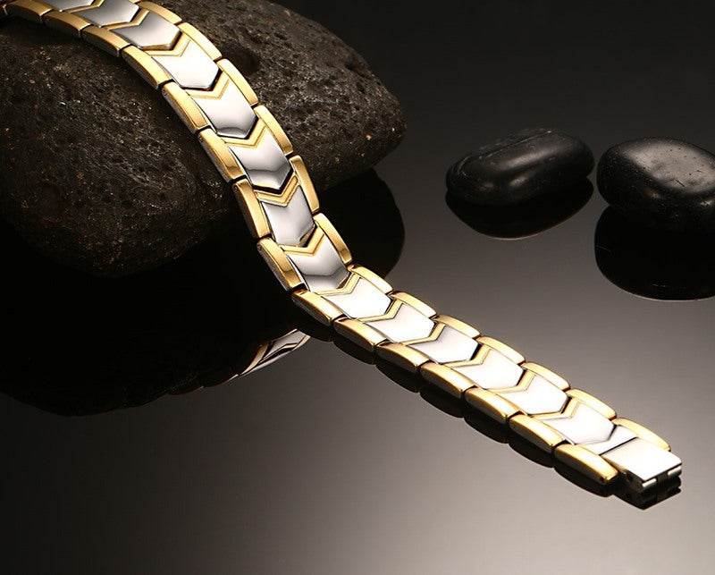 Gold double row magnet bracelet magnetic clasp detail