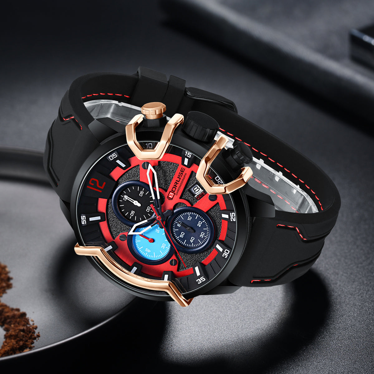 Multifunctional waterproof mens luminous quartz watch luminous dial detail